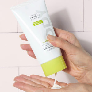 Lotion resurfaçante pour le corps Isa Knox Anew Clinical Revitalize & Reveal + [AHA] gratuite